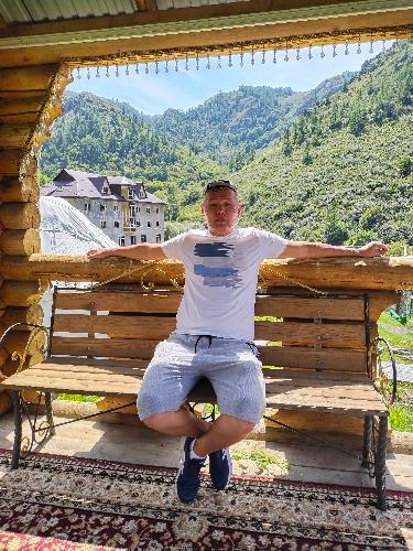 Даурен Сахариев