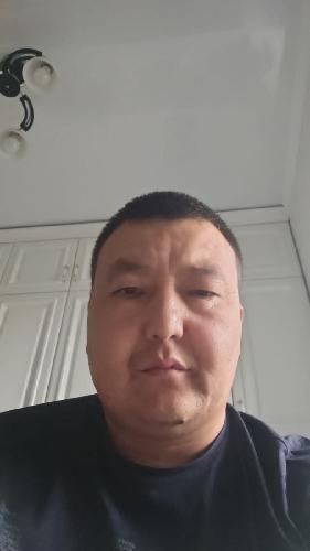Данияр Алипбеков